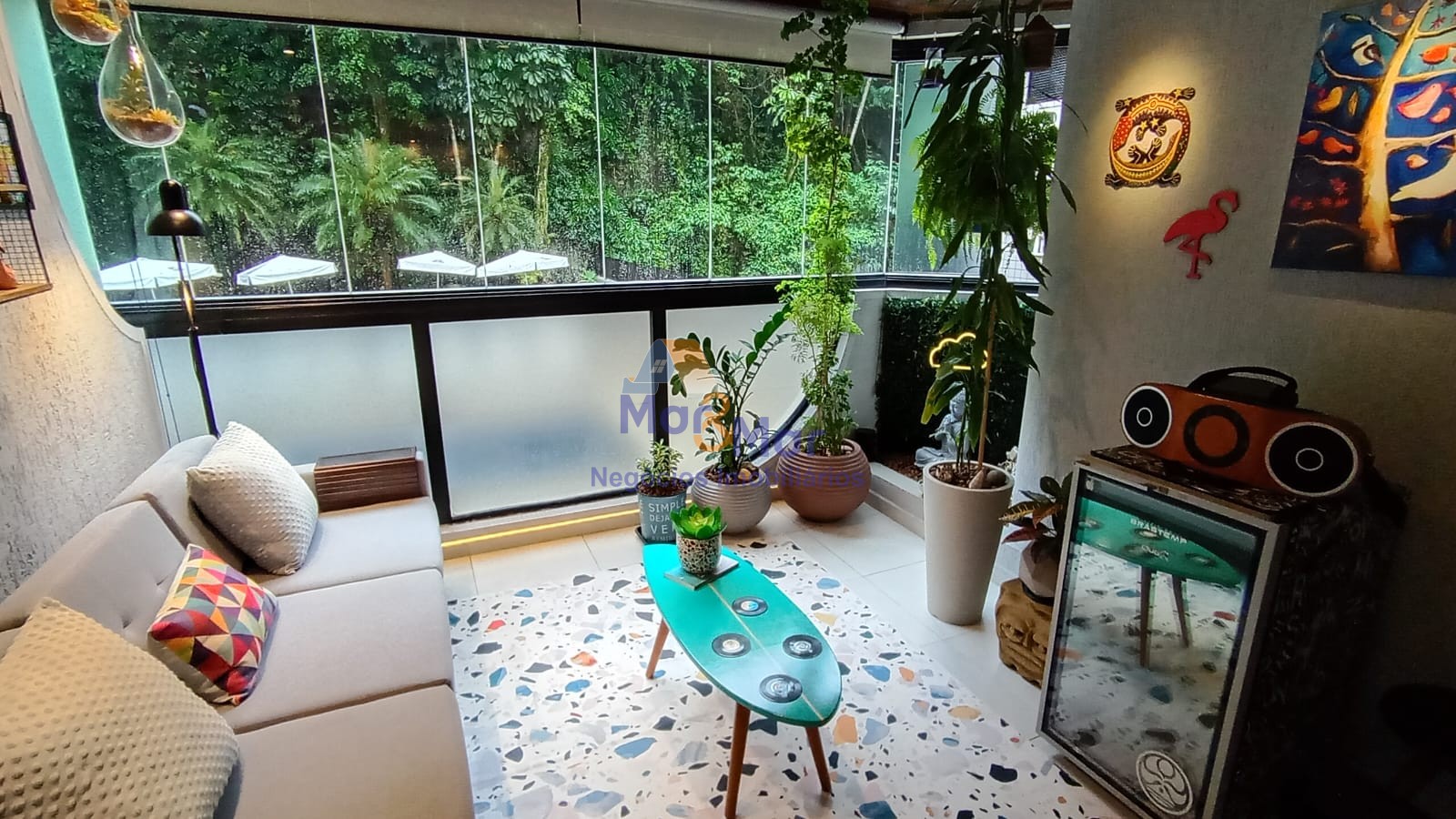 Apartamento na Praia das Pitangueiras, Guarujá - SP