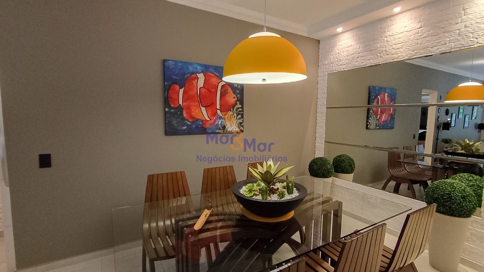 Apartamento na Praia das Pitangueiras, Guarujá - SP