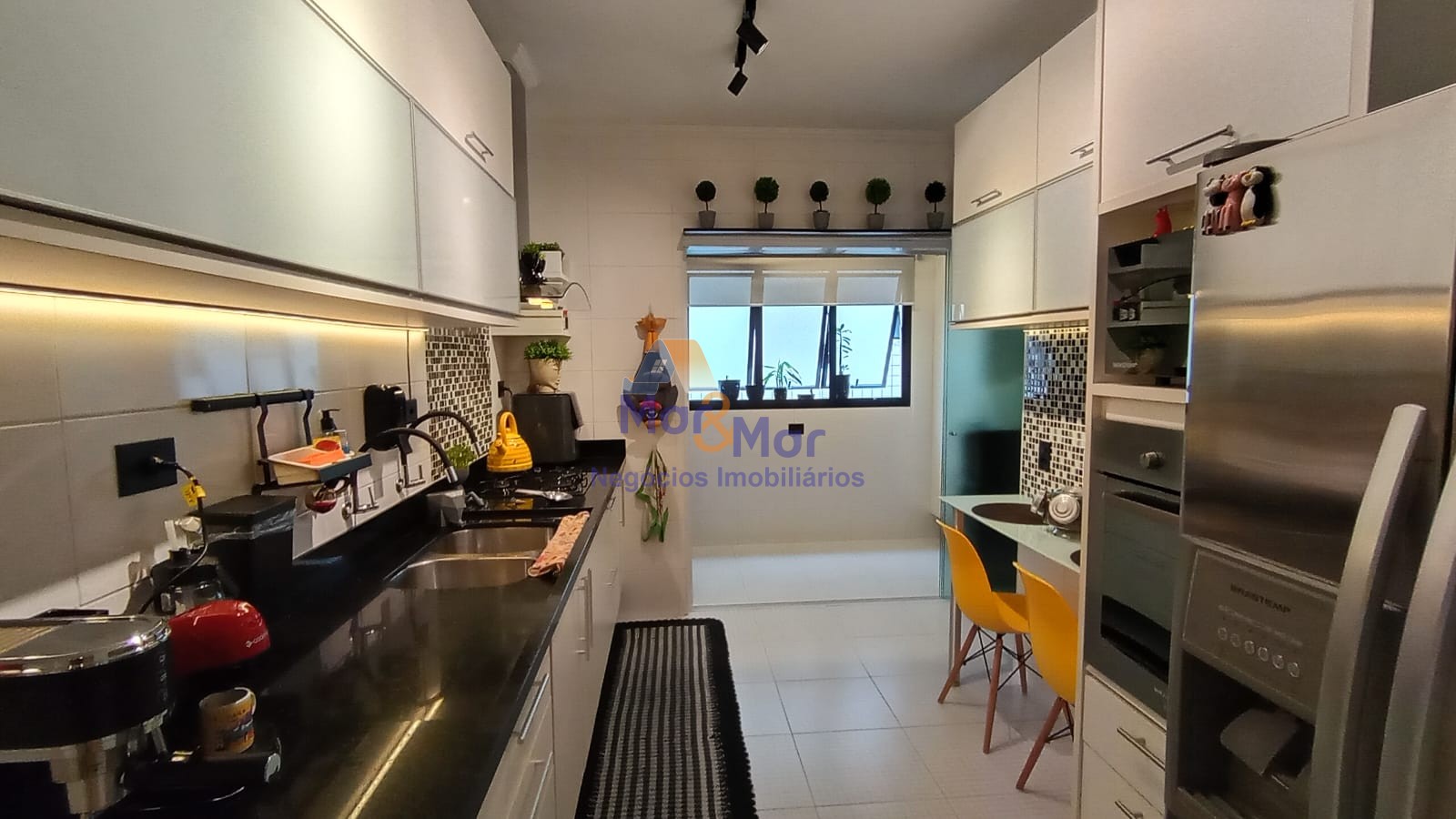 Apartamento na Praia das Pitangueiras, Guarujá - SP