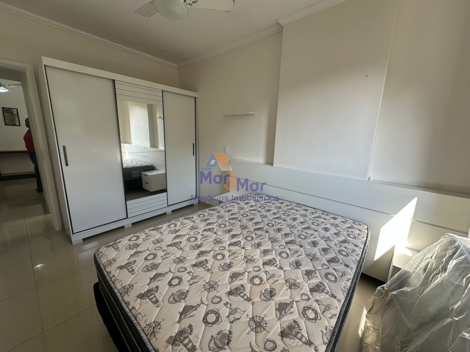 Apartamento na Praia das Pitangueiras, Guarujá - SP