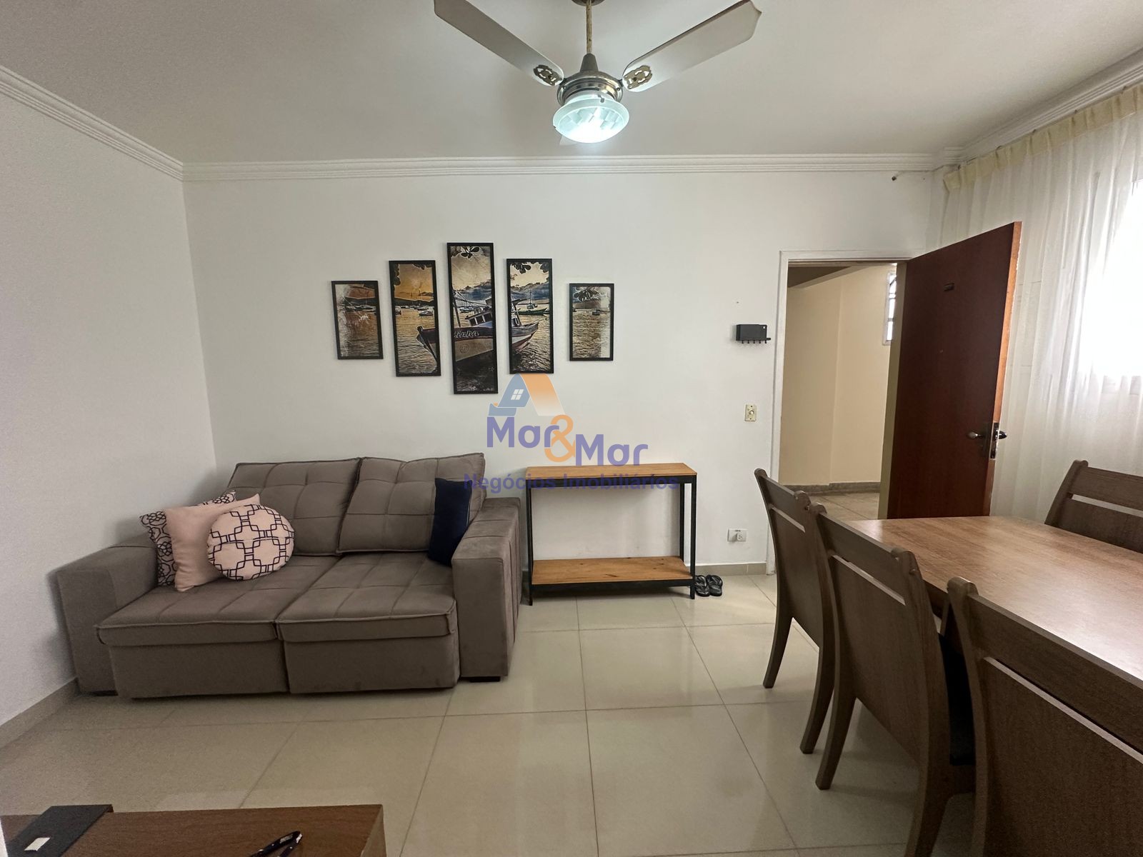 Apartamento na Praia das Pitangueiras, Guarujá - SP