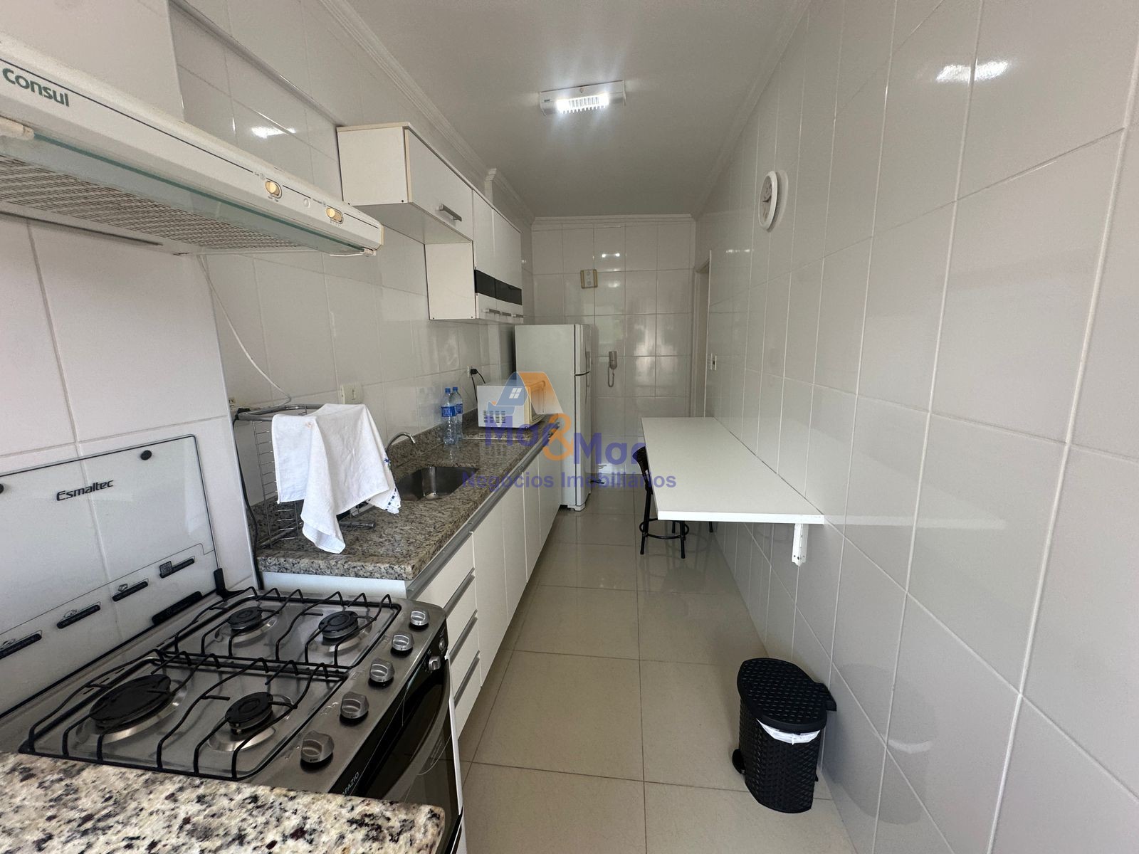 Apartamento na Praia das Pitangueiras, Guarujá - SP