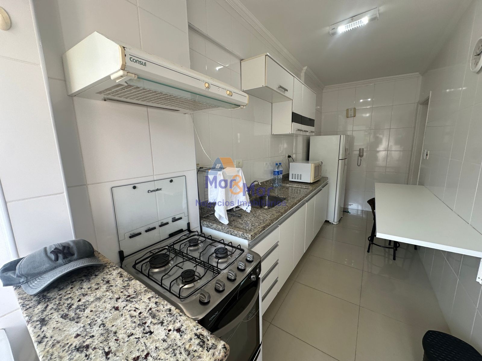 Apartamento na Praia das Pitangueiras, Guarujá - SP