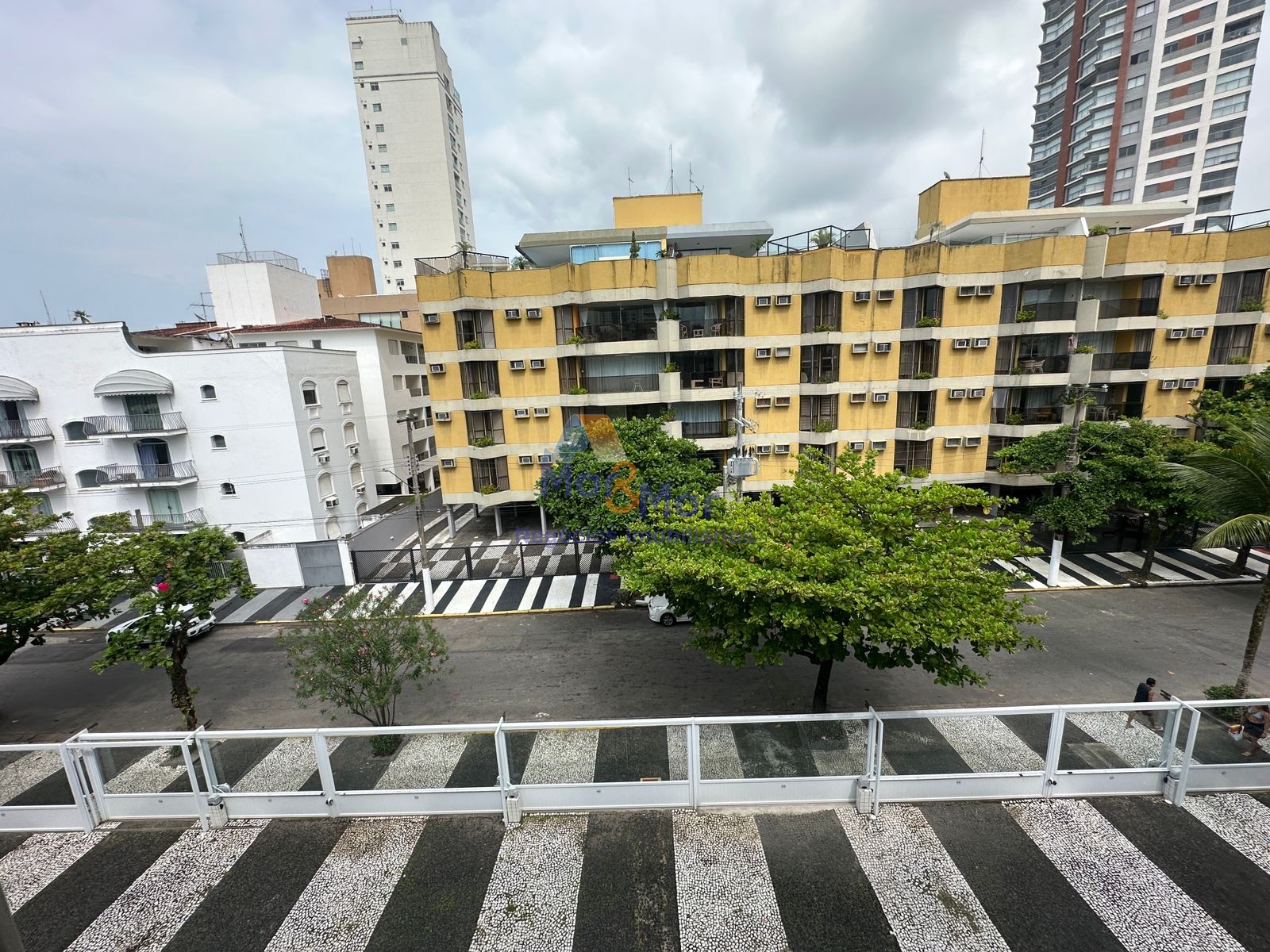 Apartamento na Praia da Enseada, Guarujá - SP