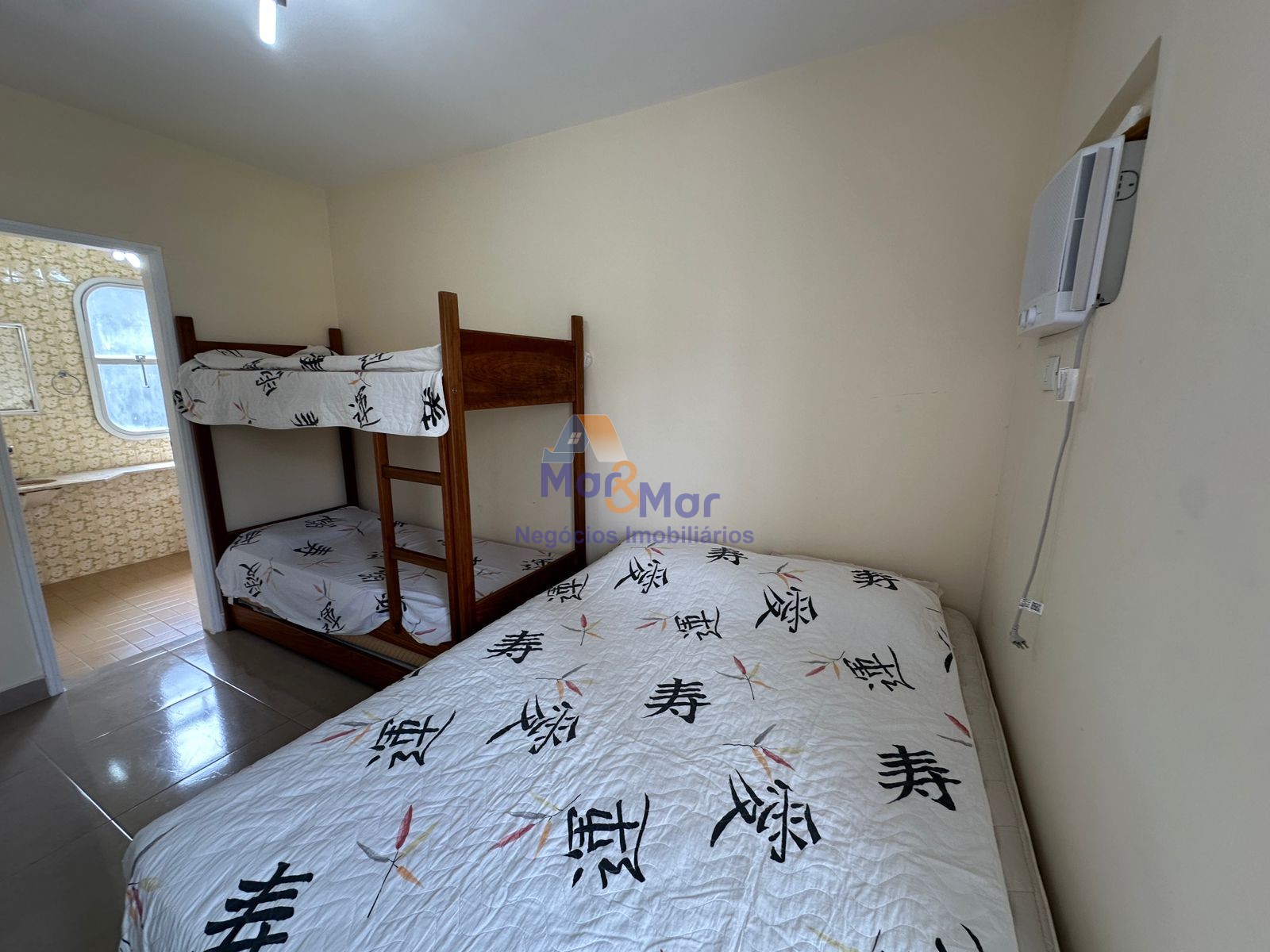 Apartamento na Praia da Enseada, Guarujá - SP