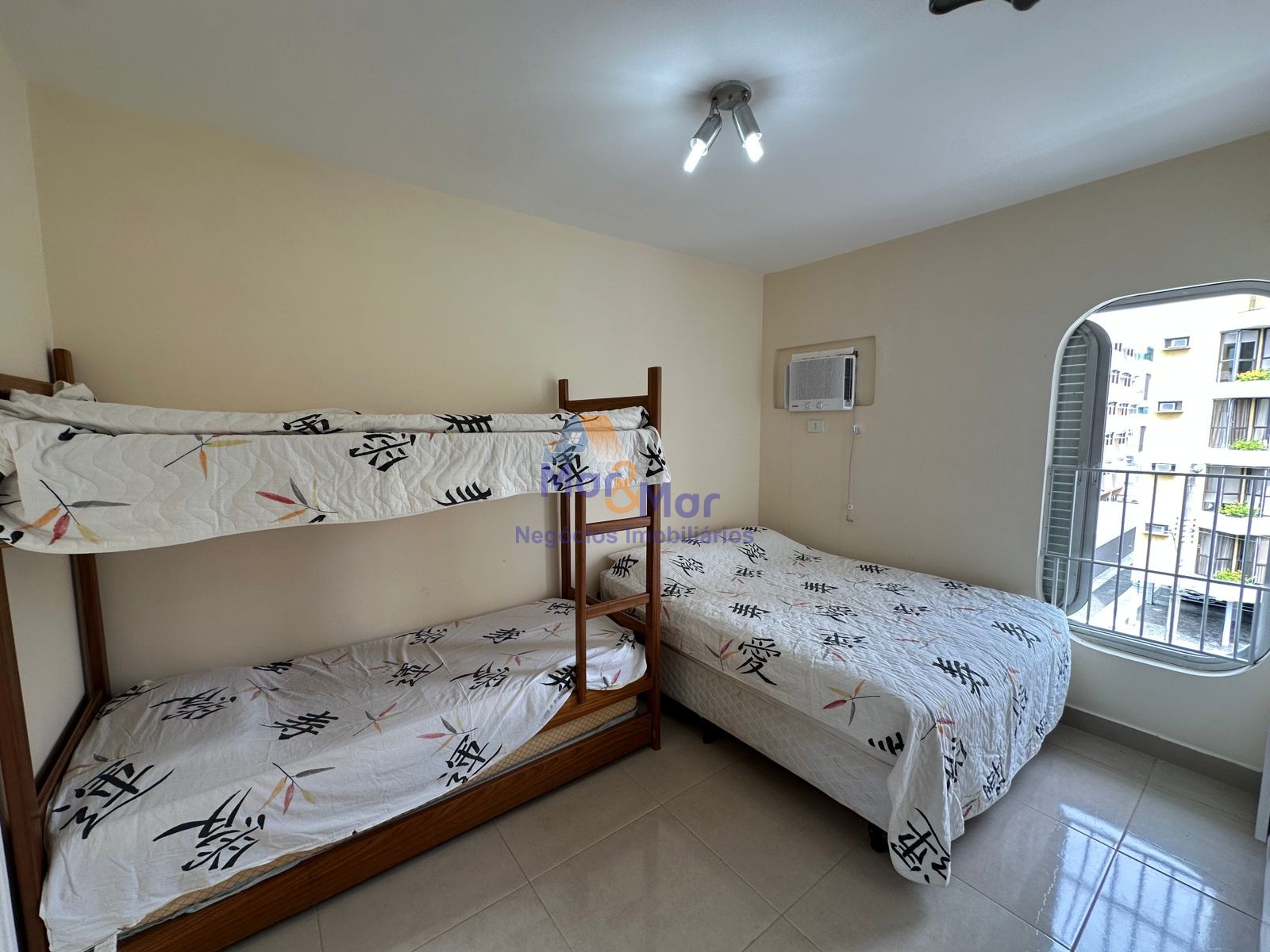 Apartamento na Praia da Enseada, Guarujá - SP