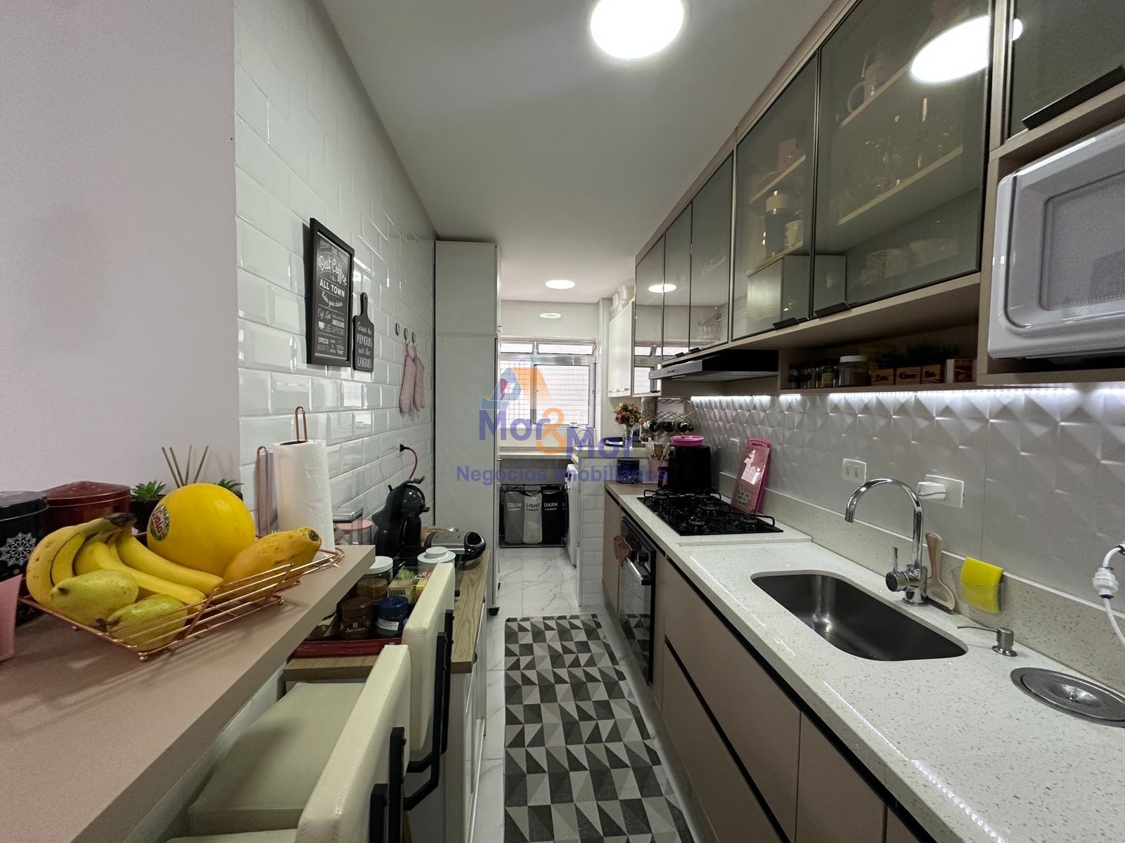 Apartamento na Praia das Pitangueiras, Guarujá - SP