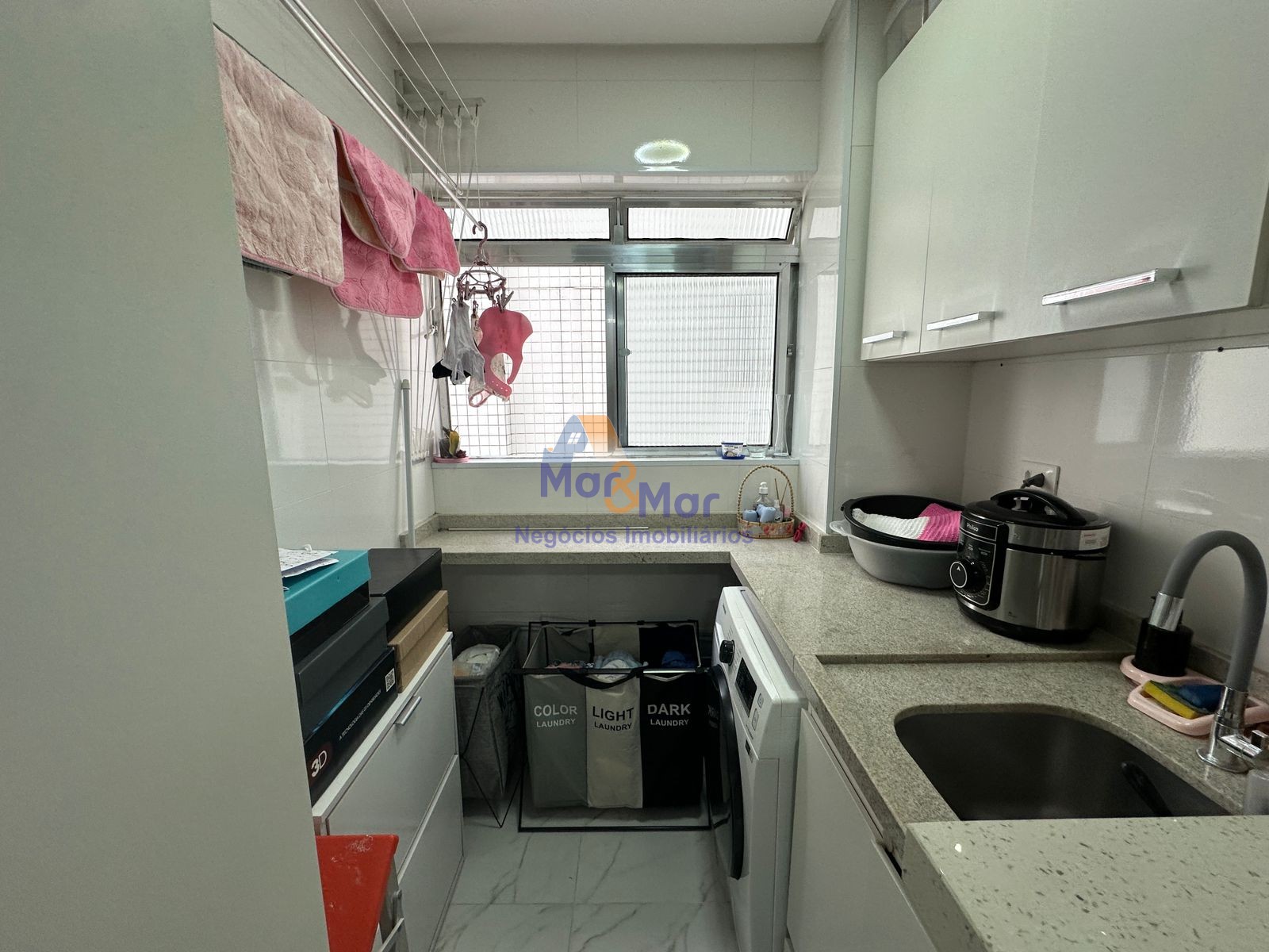 Apartamento na Praia das Pitangueiras, Guarujá - SP