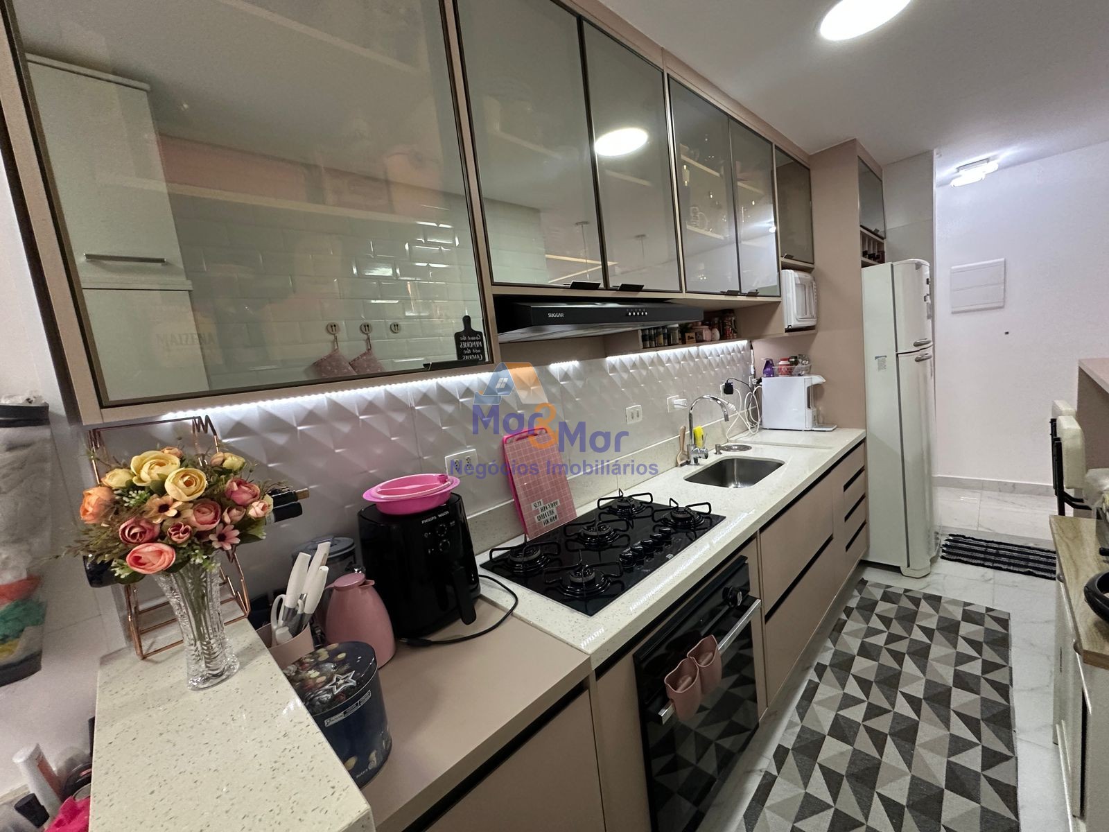Apartamento na Praia das Pitangueiras, Guarujá - SP