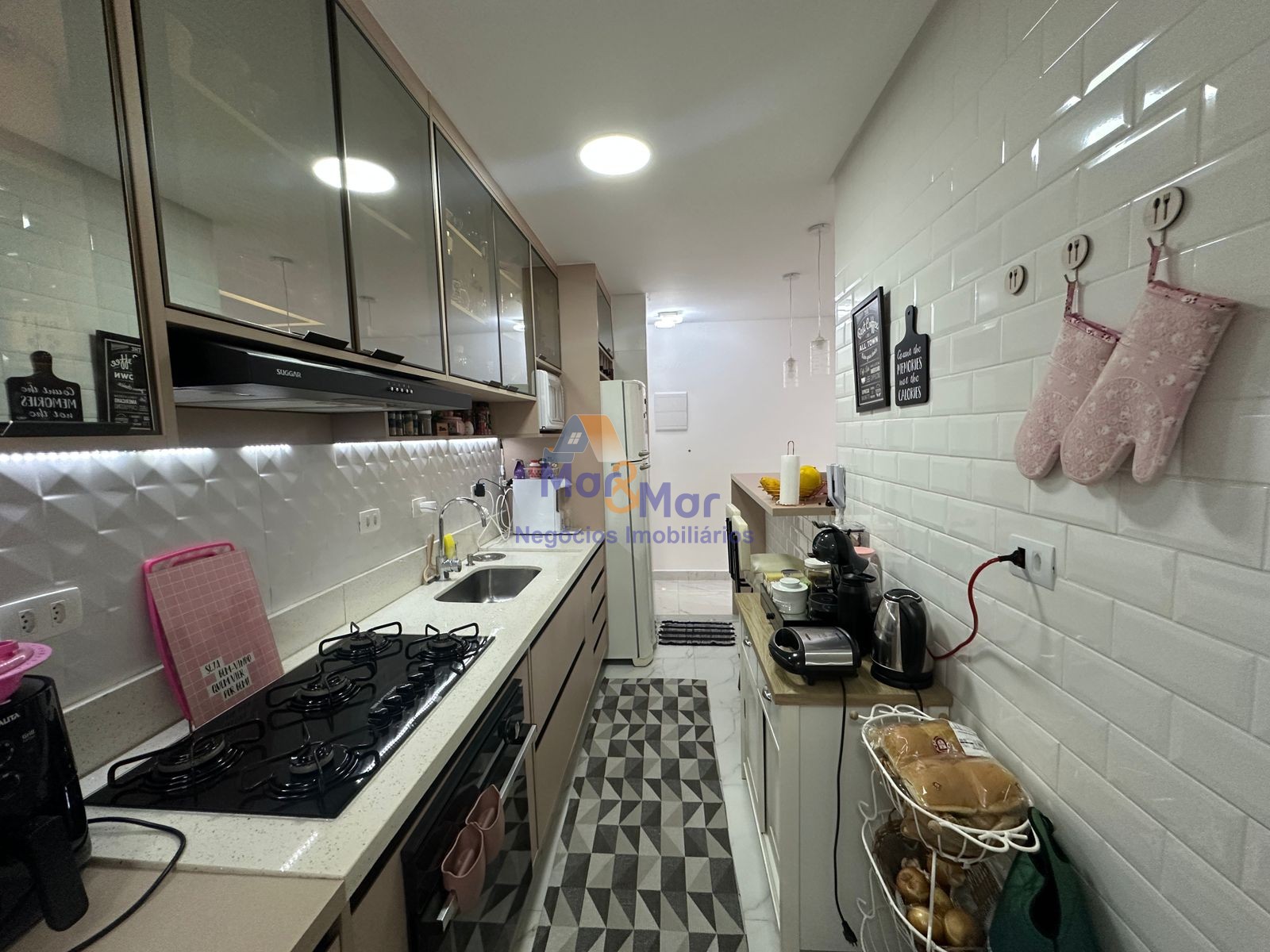 Apartamento na Praia das Pitangueiras, Guarujá - SP